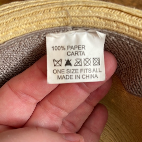 Hat made of 100% paper, with a black grosgrain ribbon only worn once - Picture 7 of 8